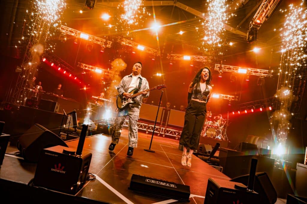 Coverbands in 2026 - de belangrijkste trends voor festivals, tentfeesten en evenementen - ONLY BANDS