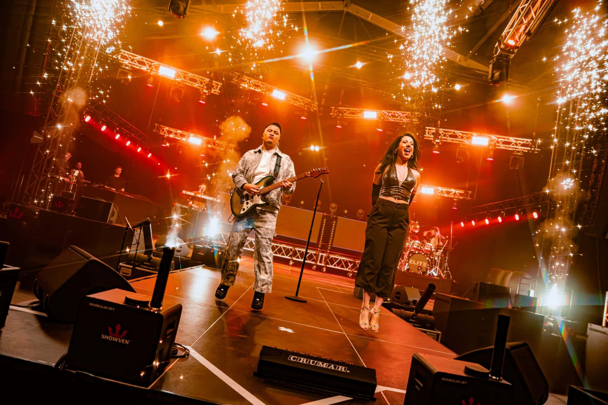 Coverbands in 2026 - de belangrijkste trends voor festivals, tentfeesten en evenementen - ONLY BANDS