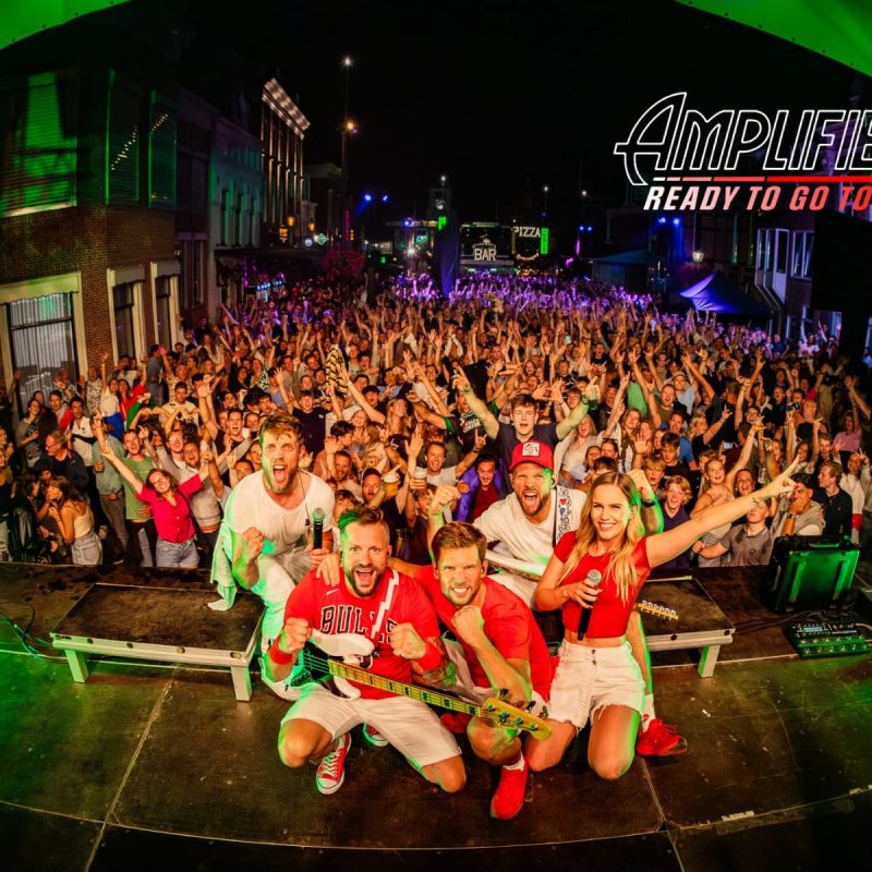 Coverband AMPLIFIER boeken bij ONLY BANDS - de beste coverbands voor feesttent, kermis of festival