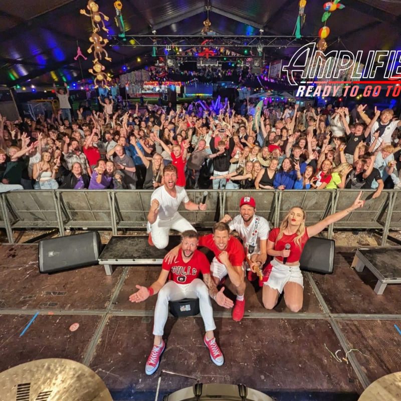 Coverband AMPLIFIER boeken bij ONLY BANDS - de beste coverbands voor feesttent, kermis of festival