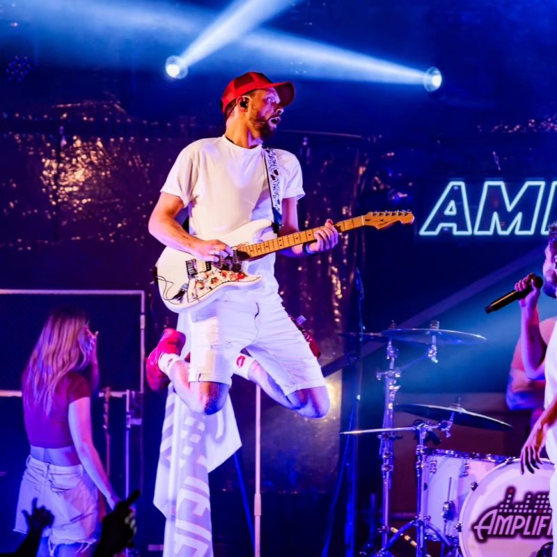 Coverband AMPLIFIER boeken bij ONLY BANDS - de beste coverbands voor feesttent, kermis of festival