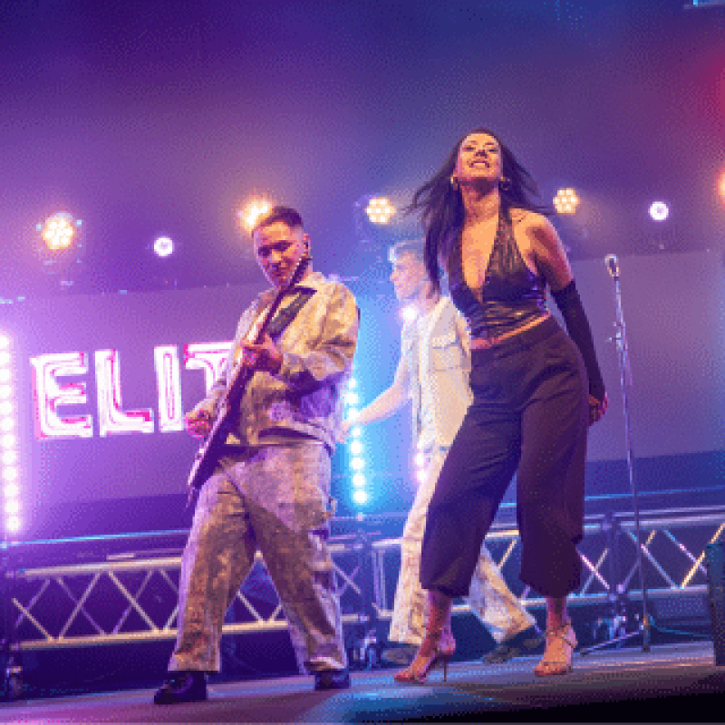 Coverband ELITE boeken bij ONLY BANDS - exclusief management en boekingskantoor voor ELITE coverband - 9