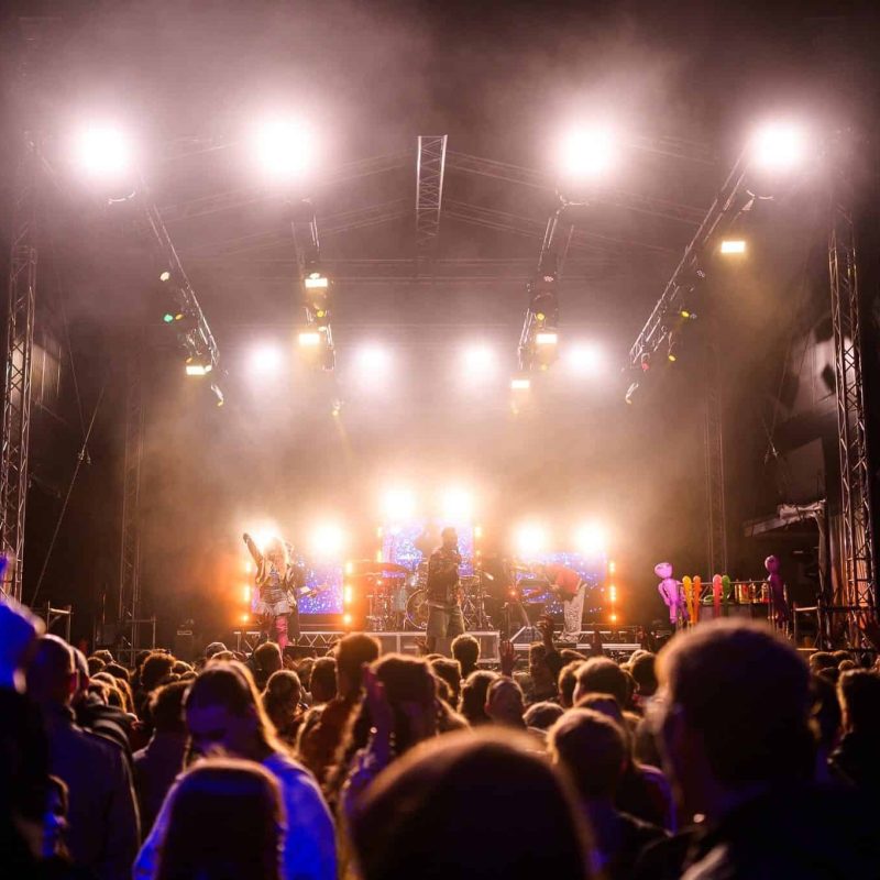 Coverband SING THE 00s boeken bij ONLY BANDS - Exclusieve boekingen en management voor SING THE 00s -6
