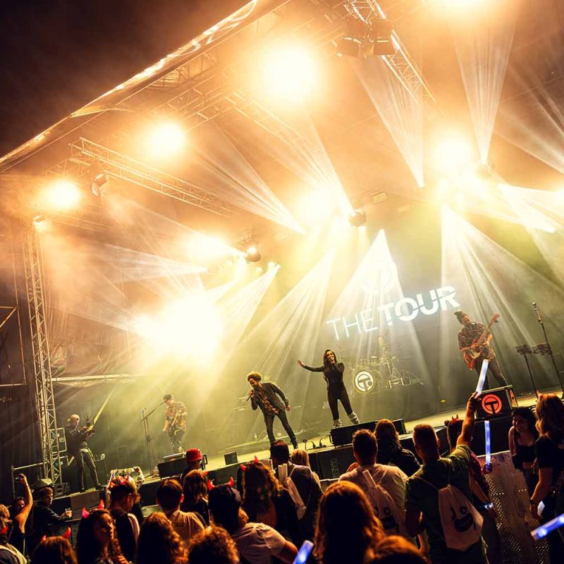 Coverband THE TOUR boeken bij ONLY BANDS