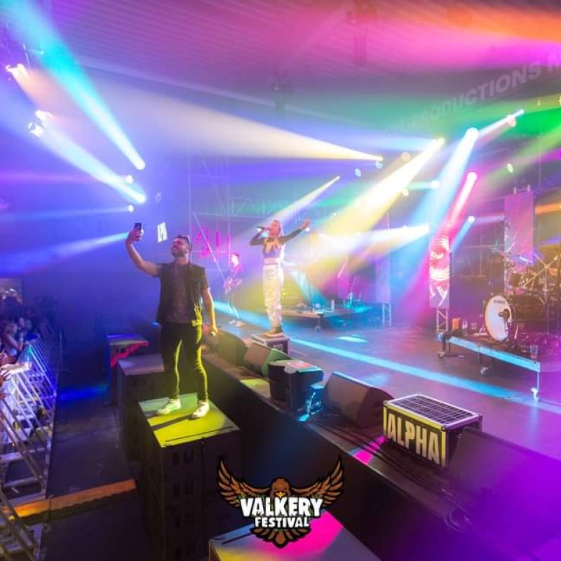 De beste band boeken voor feesttenten - ONLY BANDS voor de beste coverbands