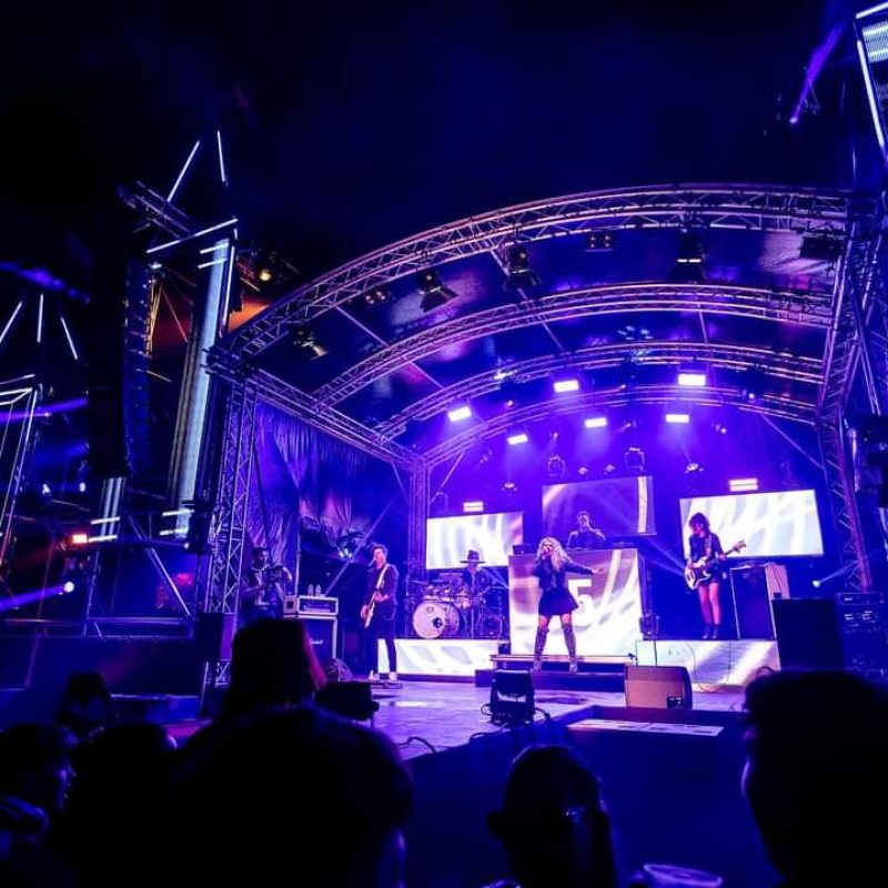 Coverband gezocht? | De beste coverbands boeken - ONLY BANDS
