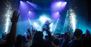 De Beste Coverbands boeken voor jouw feesttent | ONLY BANDS